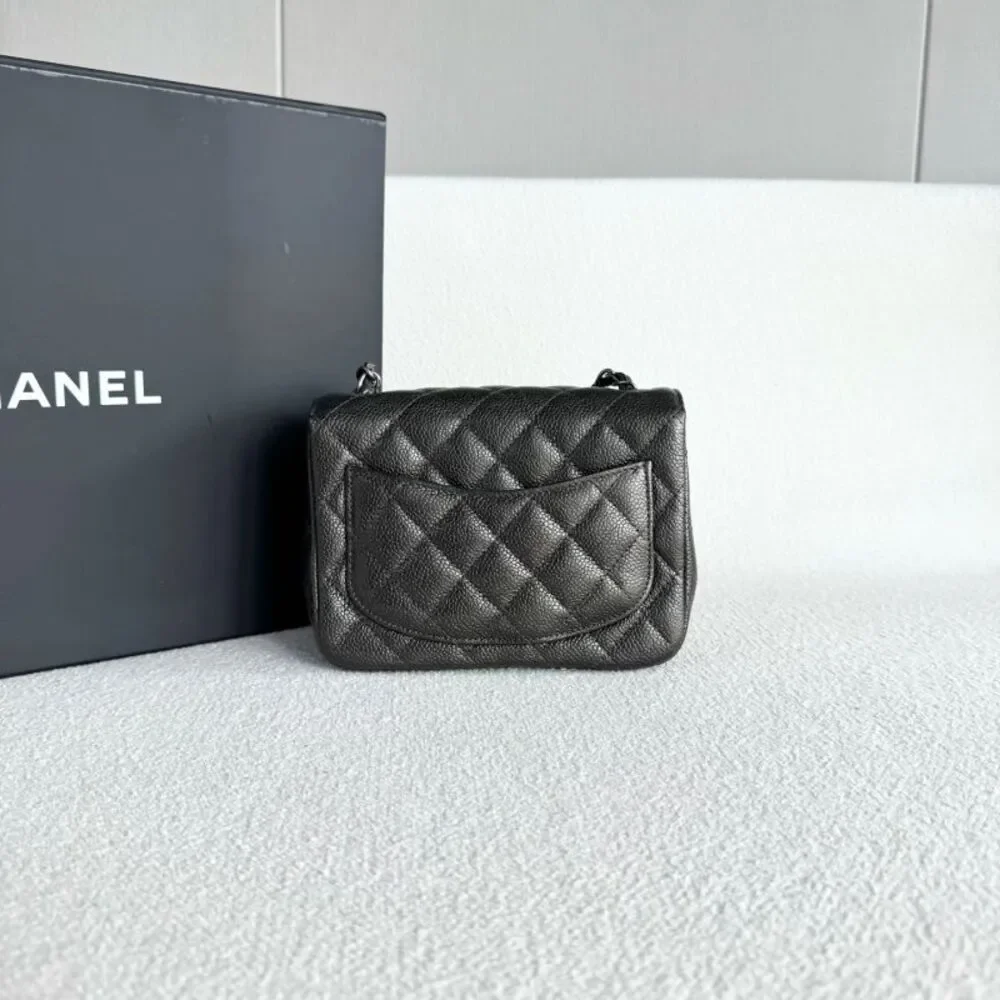 CHANEL brand color